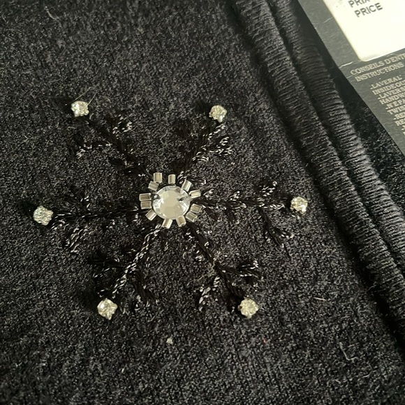 Zip up sweater with snowflake detail - Picture 3 of 5